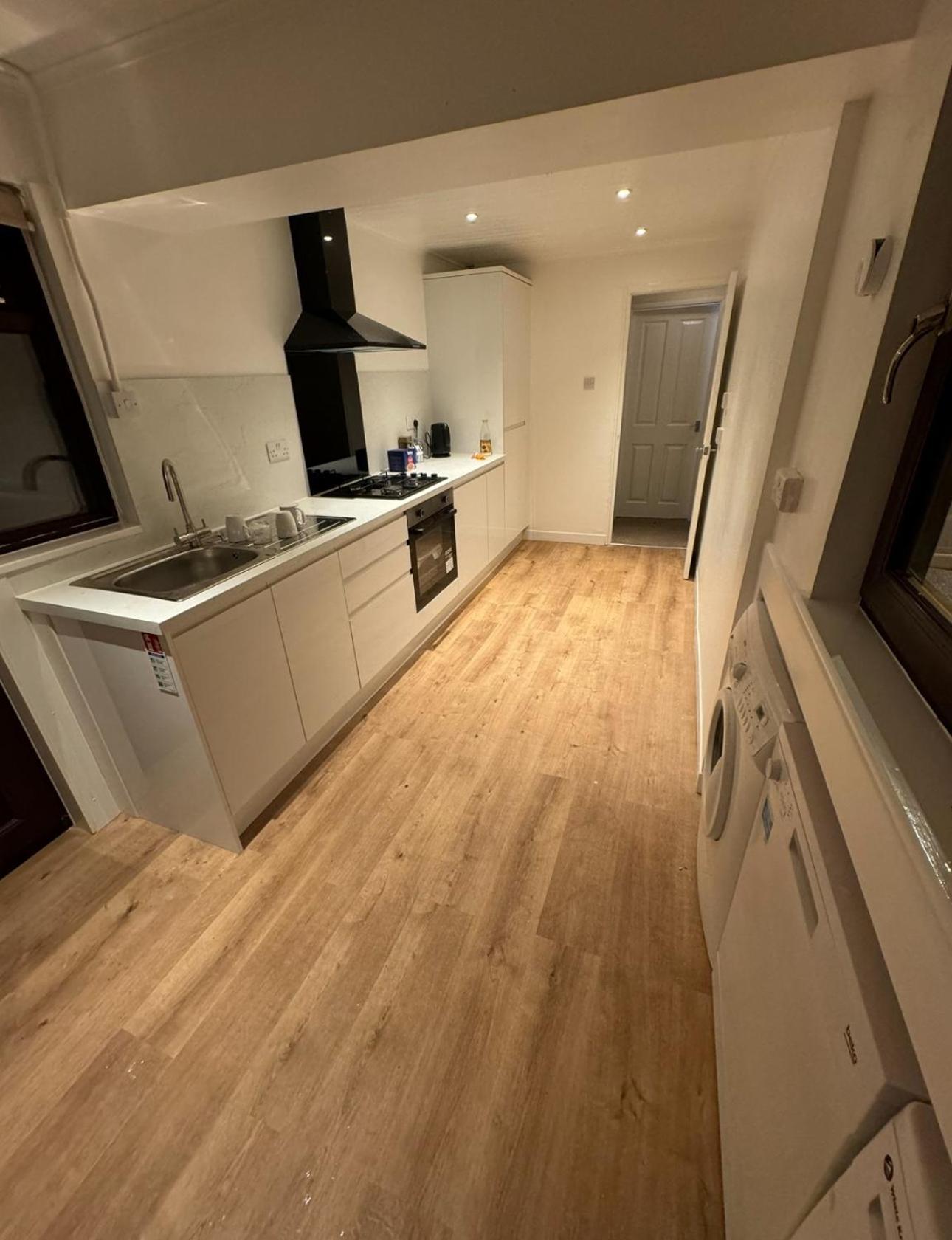 Stunning 4-Bedroom Cabin With Hot Tub In Beattock! Exterior foto